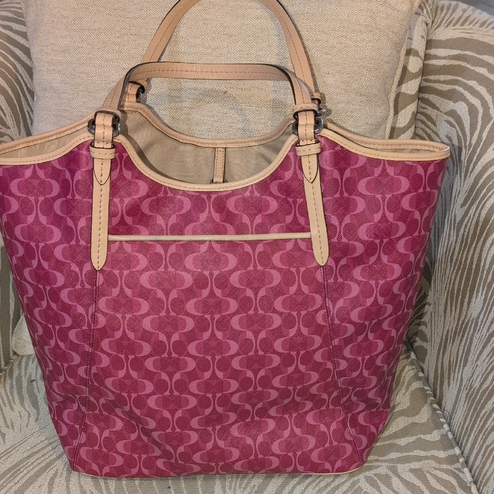 Retired - Coach Peyton C Tote/Shoulder Bag In Pink, Magenta Signature C  F25522 - Picture 6 of 16